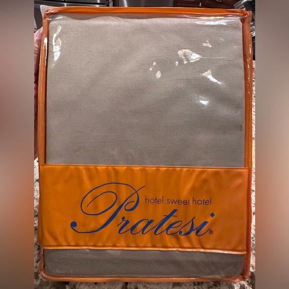 Pratesi Hotel Sweet Hotel Taupe Pillowcase - Picture 3 of 7